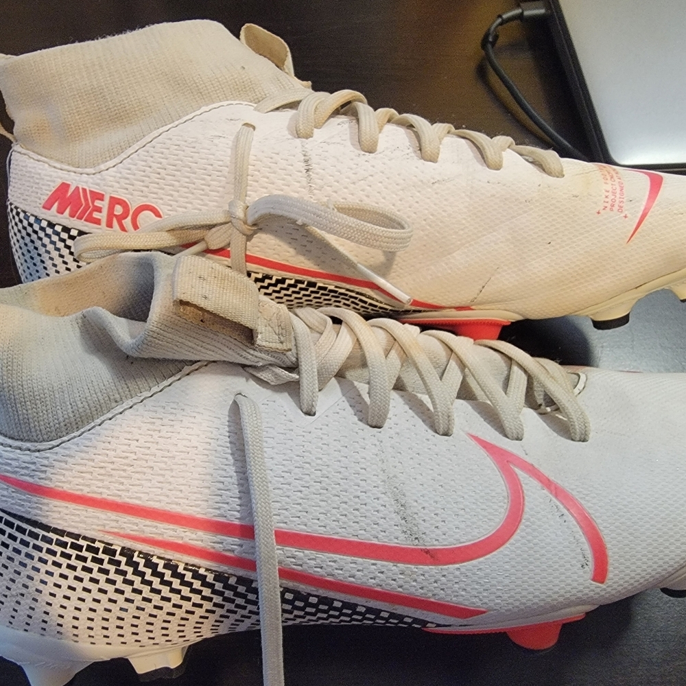 Nike soccer cleats 4.5